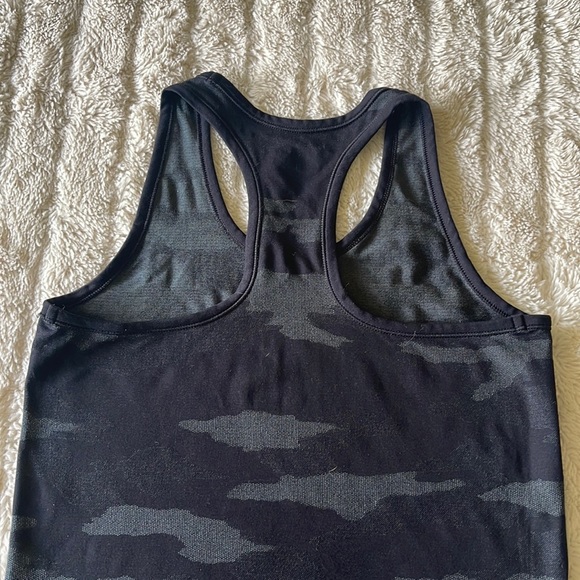 Athleta Momentum seamless tank - Picture 3 of 4